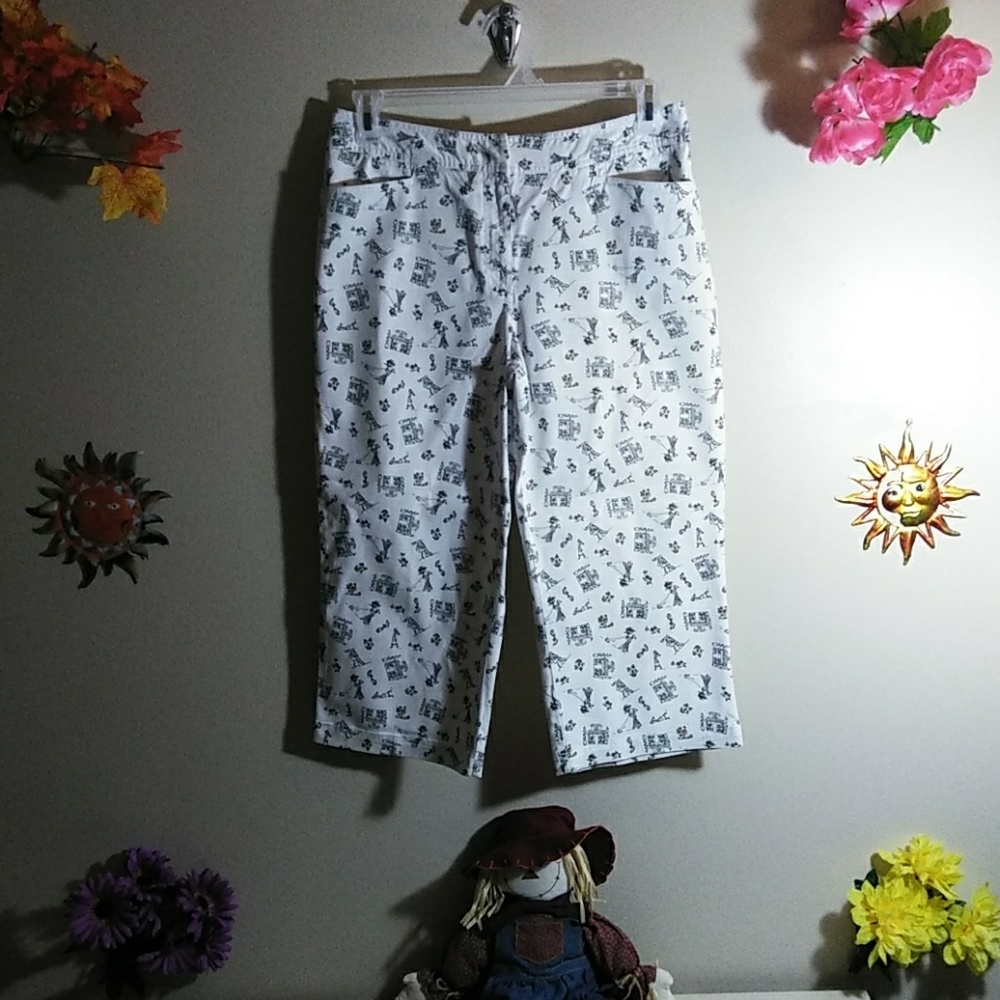 Patterned Capri pants